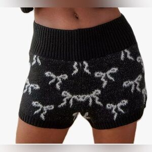 🆕Urban Outfitters Black Knit Shorts with White Bow Pattern S🆕